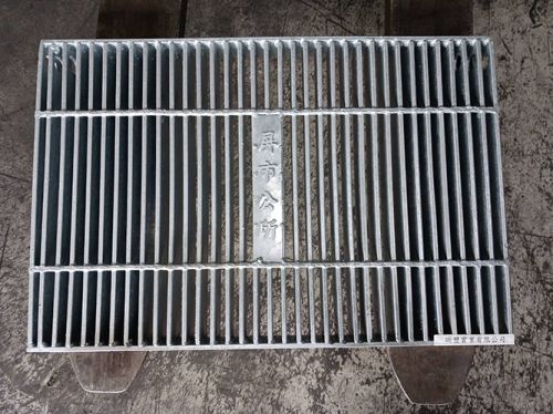 Thin mesh grille